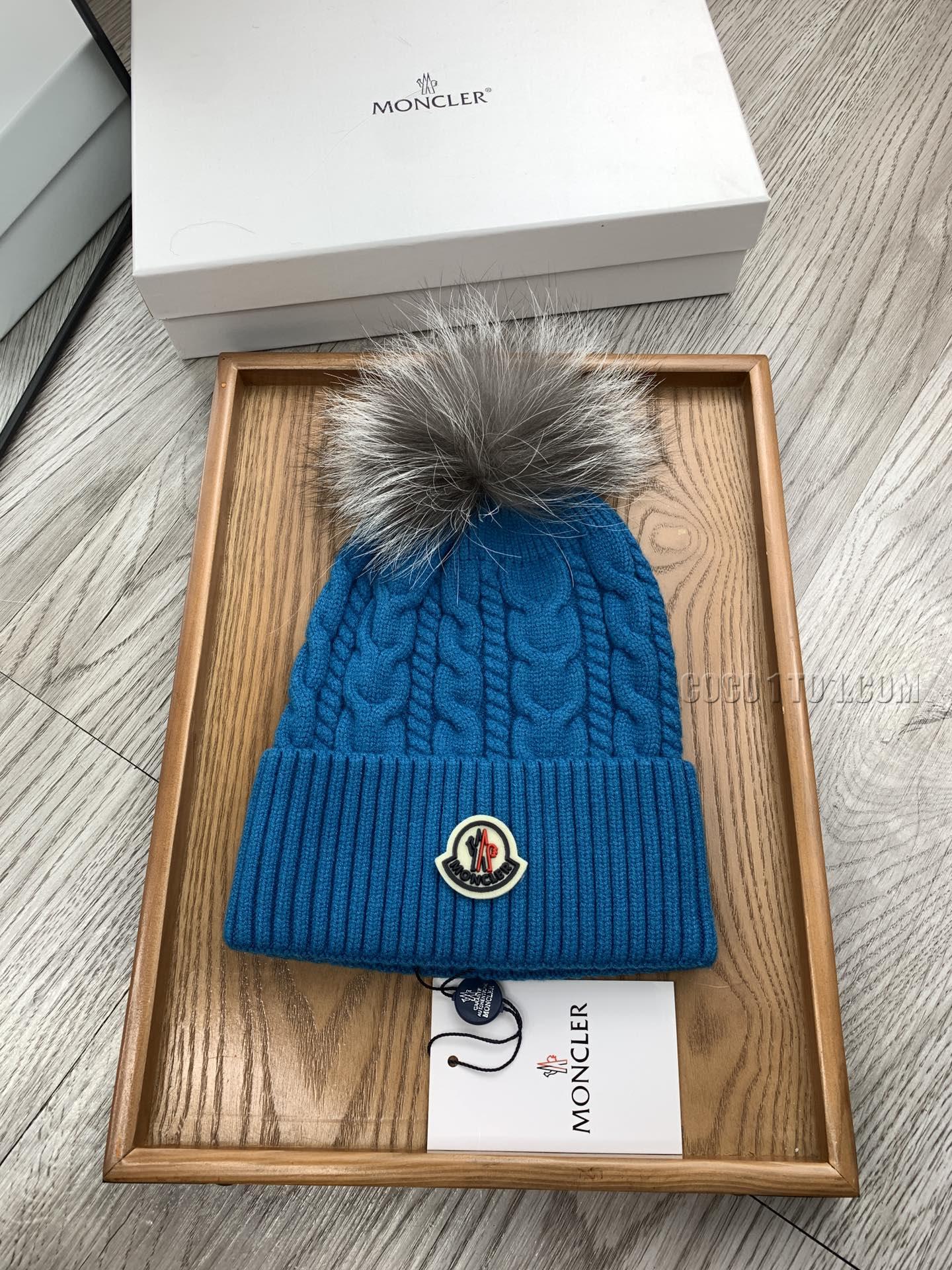 Moncler Silver Fox Fur Pom Pom Wool Knit Beanie N42501